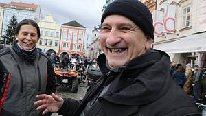 Motorkáři zastavili na Štědrý den v poledne na českobudějovickém náměstí