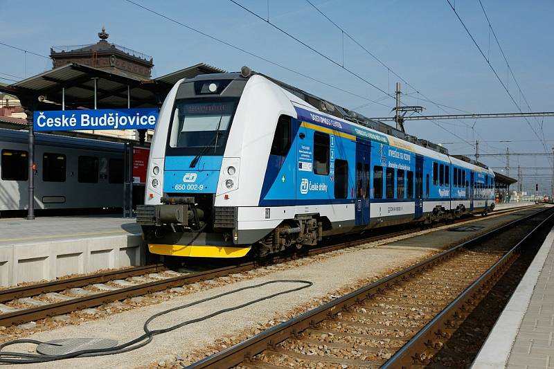 Staré soupravy budou také v jižních Čechách nahrazovat České dráhy modernějšími vozy.