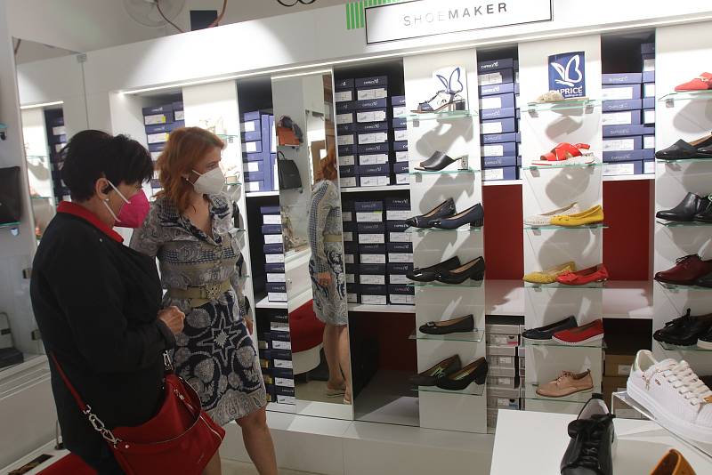 Znovuotevřeno v Českých Budějovicích,prodejna obuvi Shoe Maker,majitelka Markéta Zýková