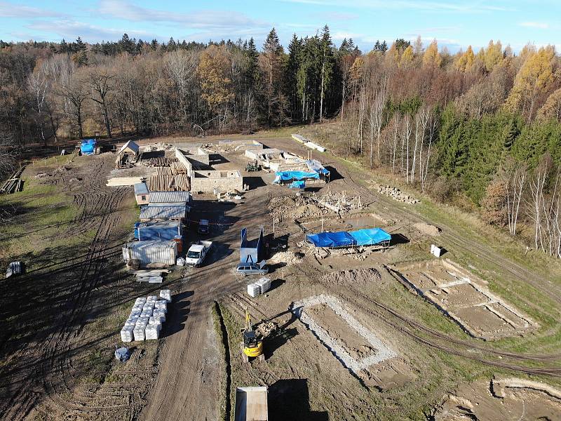 Fotodokumentace z výstavby Archeoskanzenu Trocnov za pomoci dronu 19. listopadu.