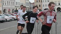 Štafetový maraton studentů se běžel na českobudějovickém náměstí Přemysla Otakara II.