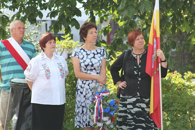 Sobotní městské slavnosti zasvětili Vltavotýnští známému loutkáři Matěji Kopeckému, který byl ve městě pohřben.