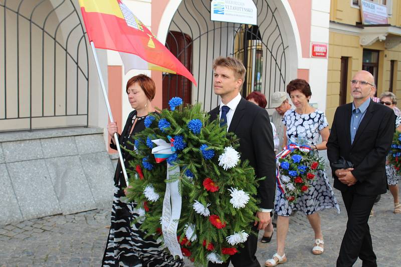 Sobotní městské slavnosti zasvětili Vltavotýnští známému loutkáři Matěji Kopeckému, který byl ve městě pohřben.