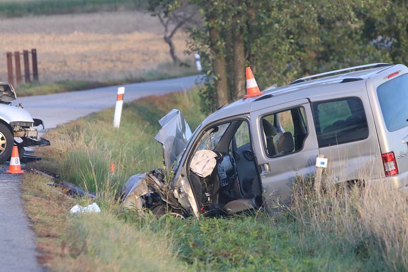 Nehoda mezi obcemi Kaliště a Zaliny  na Českobudějovicku si vyžádala čtyři těžce zraněné osoby.