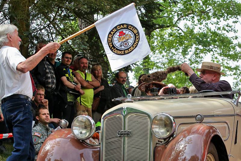 Sobotu si užili milovníci starých aut a motorek s Rallye Křivonoska.