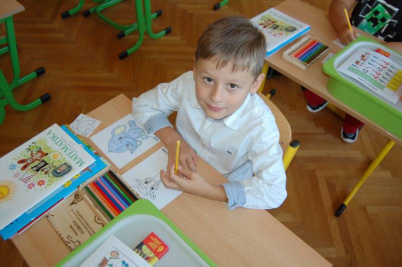 První školní den v Základní škole Chrášťany.