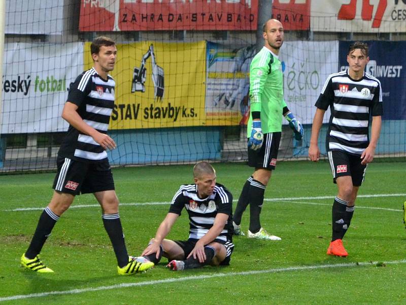 Smutek fotbalistů Dynama po prvním gólu Sparty, která v Mol Cupu nakonec vyhrála v Č. Budějovicích 2:1.