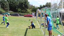 Oslavy výročí sportovního klubu v Plané na Českobudějovicku. Předvedli se i mladí fotbalisté.