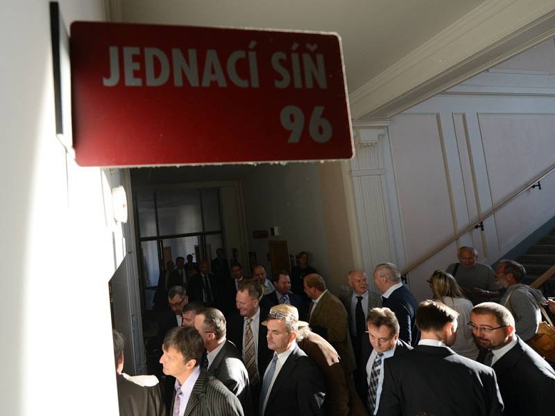 10. září 2012 začalo v Budějovicích hlavní líčení s 52 obžalovanými ze zneužívání pravomoci veřejného činitele, pletich při veřejné soutěži, porušování závazných pravidel hospodářského styku, podvodu a z účasti na zločinném spolčení. 