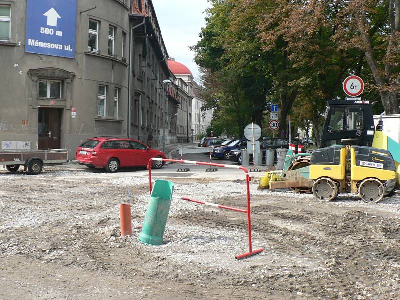 Rekonstrukce Mánesovy ulice v Českých Budějovicích. Konec července 2019.