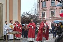 Na Květnou neděli se konalo u českobudějovické katedrály sv. Mikuláše (u kaple Smrtelných úzkostí Páně) tradiční žehnání kočiček i berana.