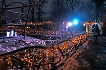 Vánočně nasvícená Zoo Ohrada v Hluboké nad Vltavou.