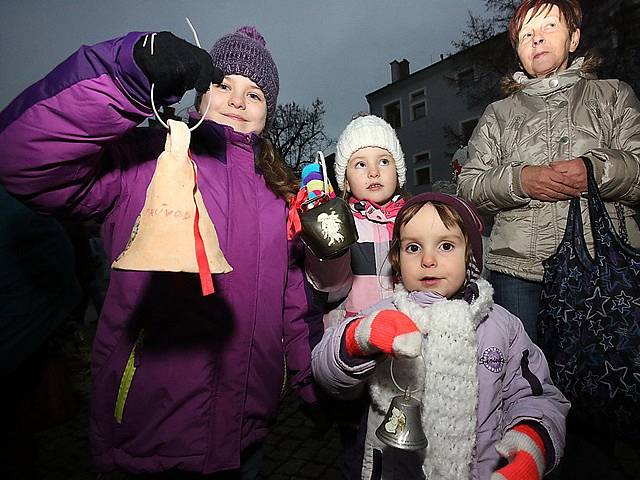 Zvonkový průvod prošel v pondělí 1. prosince Českými Budějovicemi.