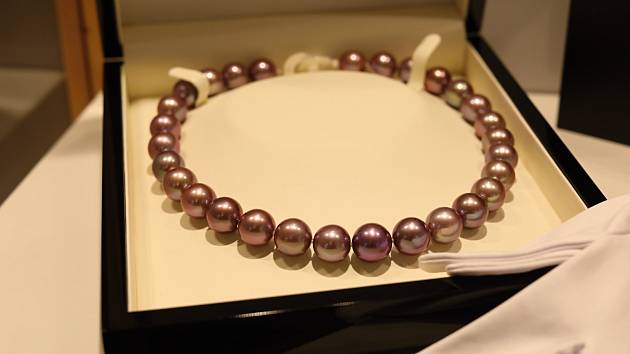 Výstava perlových šperků v brněnském butiku Halada.