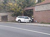 Nárazem do zdi skončila sobotní jízda autem pětačtyřicetiletého muže v brněnské Křižíkově ulici.