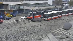 Řidič v Brně kličkoval mezi tramvajemi