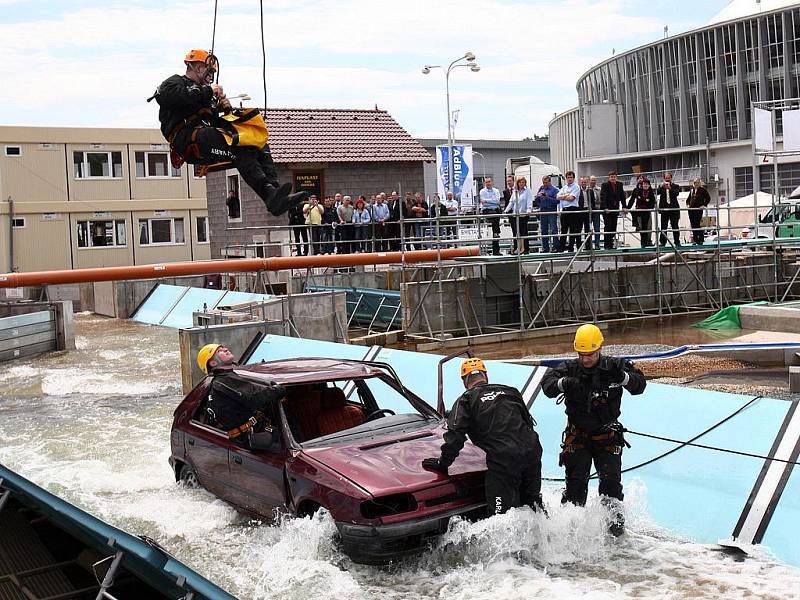 V Brně začal veletrh Autosalon a Autotec 2010.