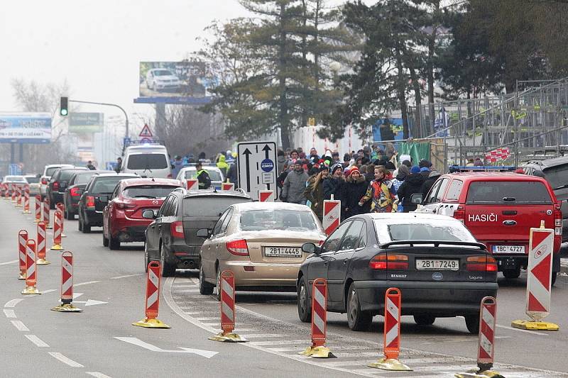 Hokejové hry v Brně za Lužánkami: zápas mezi Kometou a Plzní.