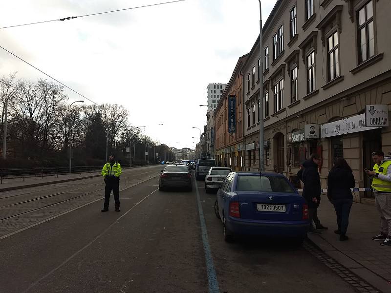 Střelba. Manévry zastavily dopravu. Policisté zadrželi podezřelého