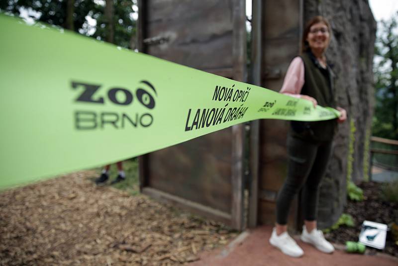 V brněnské ZOO otevřeli novou atrakci pro děti - lanovou opičí dráhu. Také nové zázemí pro žirafy.