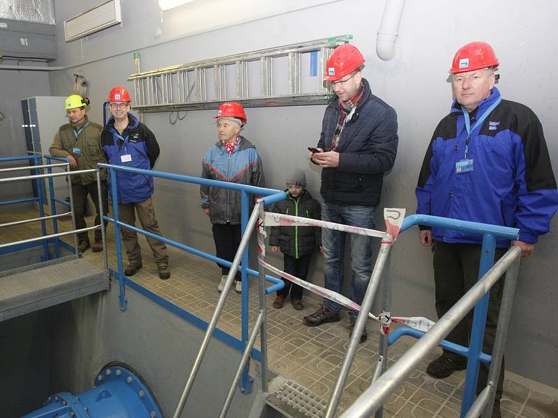 Malou vodní elektrárnu otevřelo pro všechny technické zájemce v sobotu Povodí Moravy. Lidé se tak mohli podívat do útrob vodní elektrárny, která stojí na břehu řeky Jihlavy.