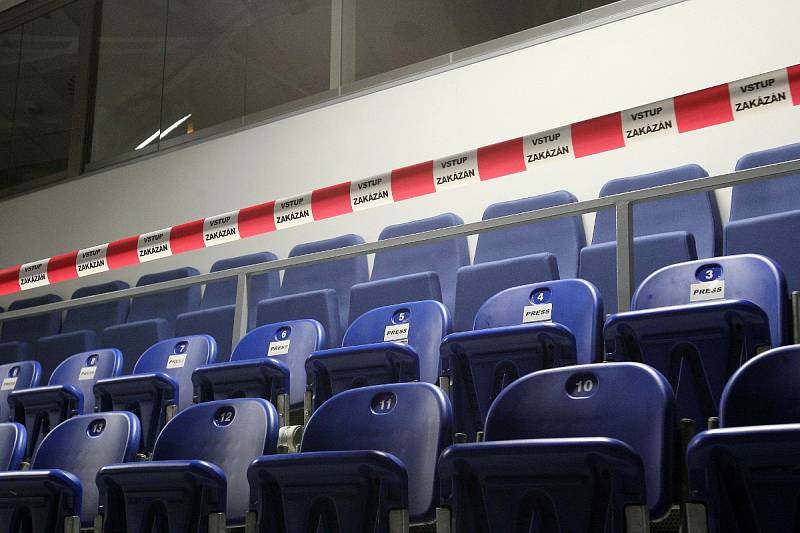 Tento týden skončily práce, při kterých dělníci navýšili kapacitu brněnské DRFG Areny zhruba o pět set míst. Nové tribuny vyrostly v rozích stadionu.