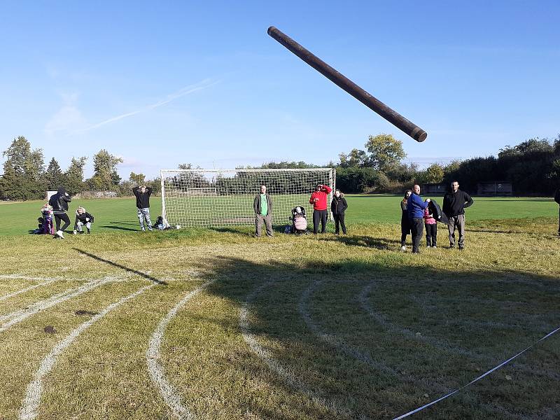 29 mužů a dvě ženy bojovali o vítězství v soutěži Tuřanská kláda. Nejdelší hod kládou měřil 8,12 metrů.
