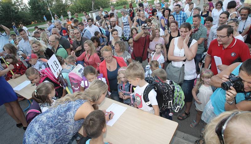 Školní docházka začala i prvňákům v brněnských školách Novolíšeňská a Vejrostova.