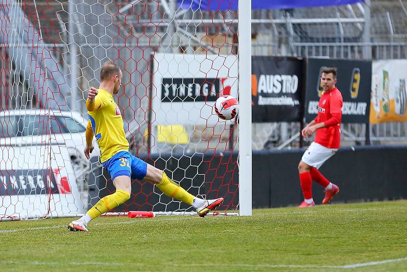 V generálce na jarní start druhé ligy brněnští fotbalisté (v červeném) zdolali Opavu 3:1.