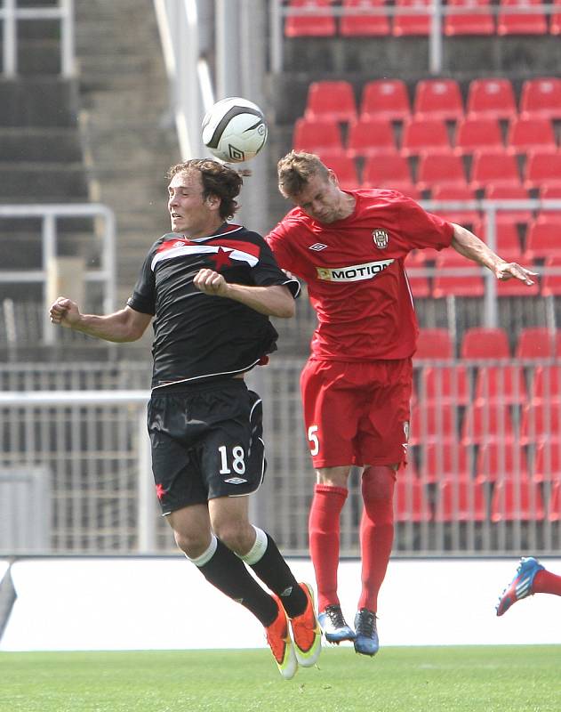 Mladí fotbalisté brněnské Zbrojovky podlehli ve šlágru kola na domácím hřišti pražské Slavii 1:2. 