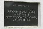 Dům Dagmar vznikl na popud spisovatele Rudolfa Těsnohlídka v brněnských Žabovřeskách. Od roku 1929 až doposud poskytuje útočiště sirotkům a opuštěným dětem. Už za první republiky patřil k nejmodernějším zařízením tohoto druhu.