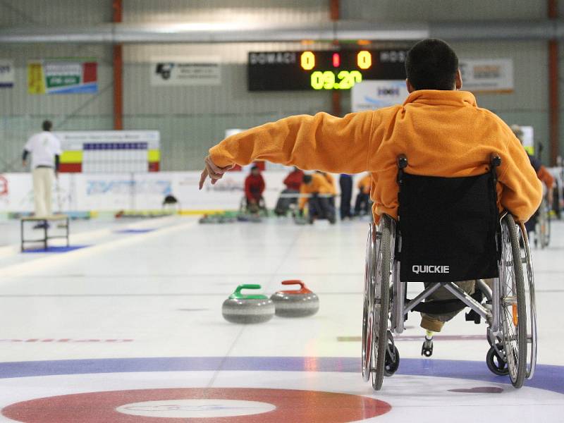 Curling si zahráli i vozíčkáři.