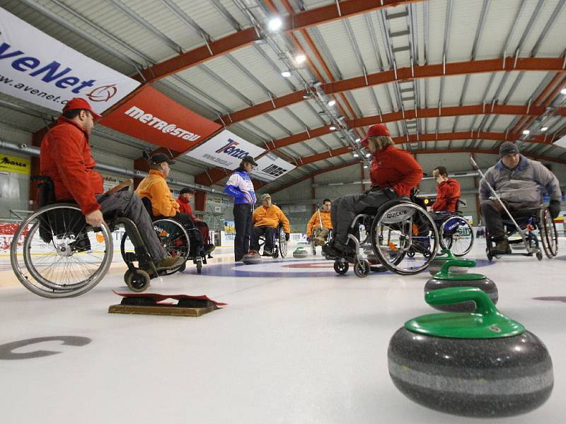 Curling si zahráli i vozíčkáři.