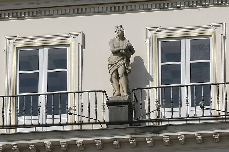 V paláci Padowetz byl až do roku 1946 hotel. Později kanceláře a hodně známý bufet.