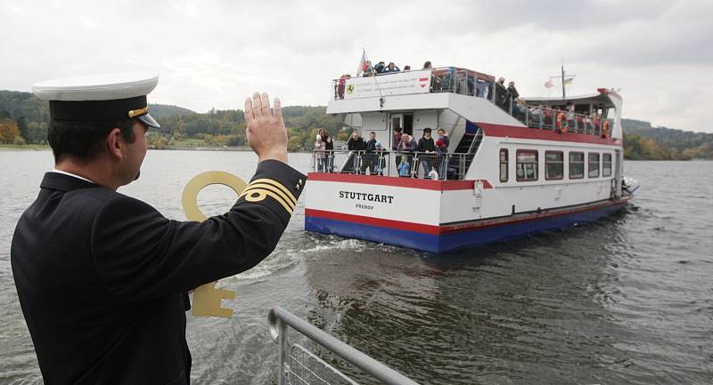 Asi dvě stovky lidí se přišly v neděli rozloučit s letošní plavební sezonou na Brněnské přehradě. Ta byla jubilejní sedmdesátá. 