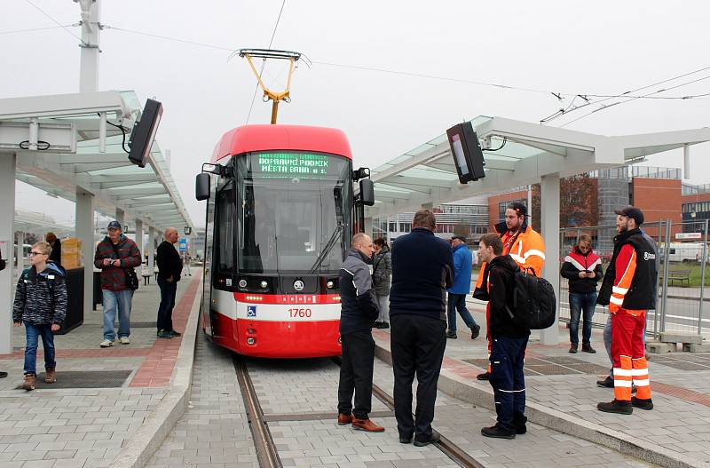 Nová obousměrná tramvaj Škoda 45T vyjela na podzim na zkušební provoz v Brně.