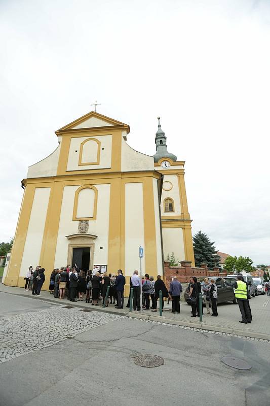 Pohřeb a uložení urny v rodném hrobě Libuše Šafránkové ve městě Šlapanice.