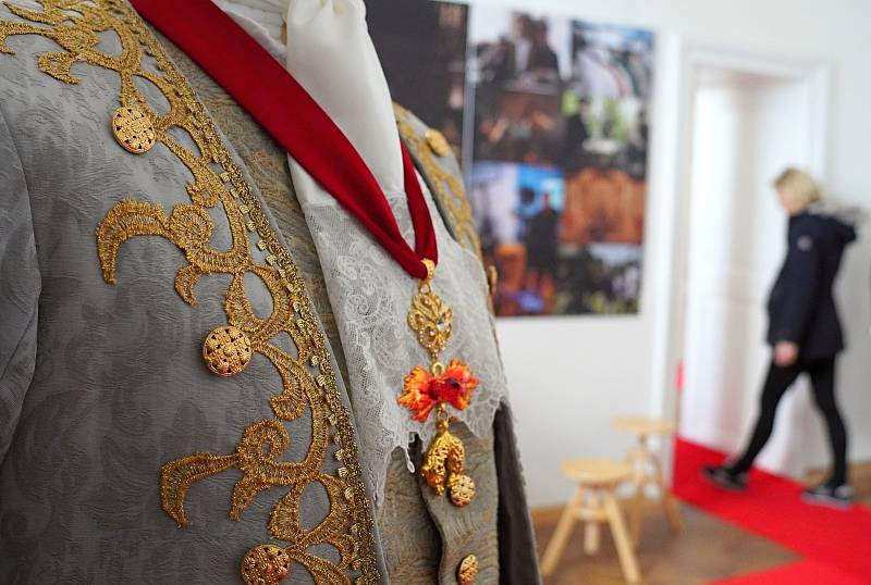 Ve Valticích se nachází výstava kostýmů z dosavadních dílů výpravné série Marie Terezie.