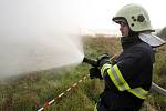 Profesionální i dobrovolní hasiči z Jihomoravského a Olomouckého kraje společně s armádou ve Vojenském újezdu Březina na Vyškovsku trénovali, jak zasahovat v případě velkého požáru