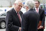 Na krátkou návštěvu se do justičního centra České republiky vydal ve čtvrtek prezident Miloš Zeman. Věnovat se chce v Brně především problémům v soudnictví.