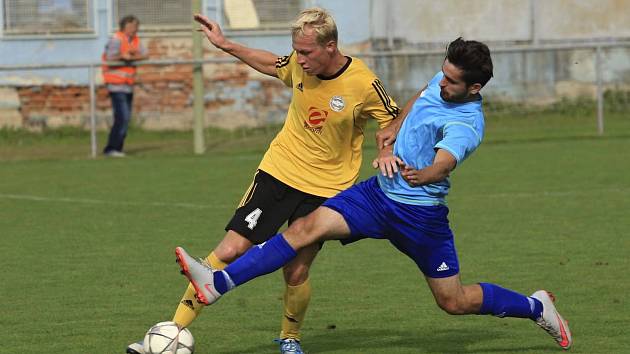 Rosice na svém hřišti porazily Velkou Bíteš 4:0 a poskočily do čela tabulky divize.