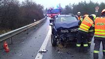 Osobní auto se střetlo v pondělí ráno s traktorem. Nehoda se stala u Omic na Brněnsku.