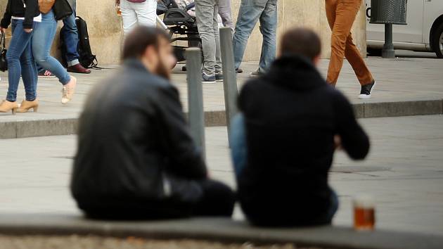 Pohled na Jakubské náměstí v Brně. Přes léto jee zde živo dlouho do noci, což vadí tamním obyvatelům.