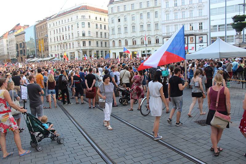V Brně podle organizátorů demonstrovalo nejméně pět tisíc lidí.