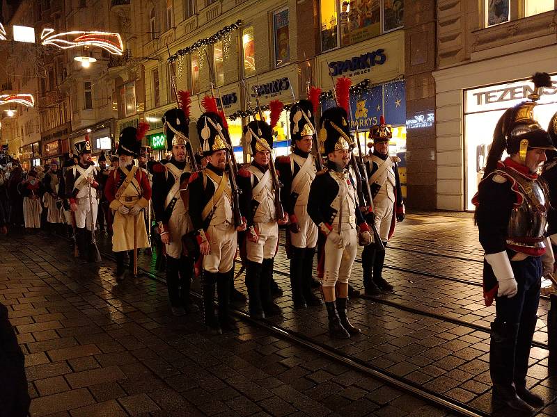 Brnem prošel průvod vojáků z napoleonských dob. V Denisových sadech uctili památku těch, kteří padli při bitvě tří císařů u Slavkova.