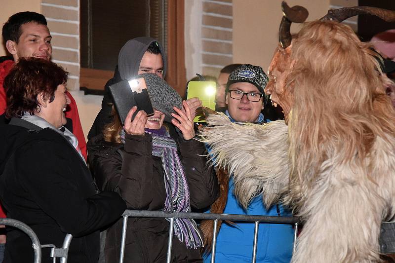 Pochod čertů v Židlochovicích na Brněnsku.