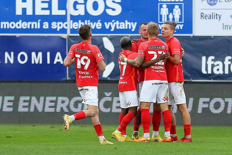 Fotbalisté Zbrojovky Brno (v červeném) prohráli v Jablonci 1:3.