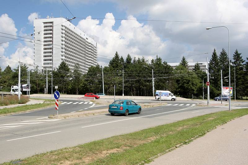 Studie, kterou letos dali zpracovat představitelé magistrátu, počítá s připojením parkovacího domu na silniční síť Brna přímo do vytížené světelné křižovatky ulic Jihlavská a Osová.