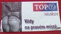 První místo v hlasování odborné poroty: Z ženy je použita pouze část jejího těla, která celou osobu redukuje jen na její sexualitu, a tu komerčně využívá. Nehledě na razítko na odhalených hýždích, z něhož je patrné „označkování“ ženy.