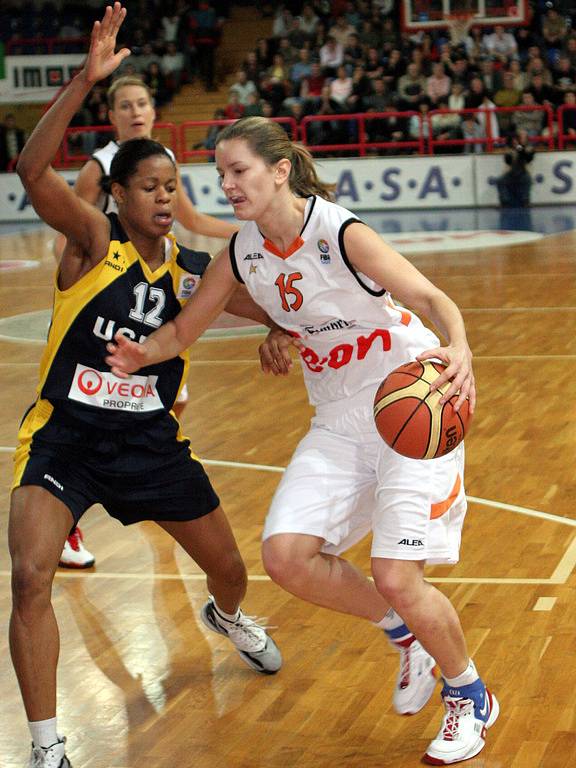Basketbalistka Eva Vítečková
